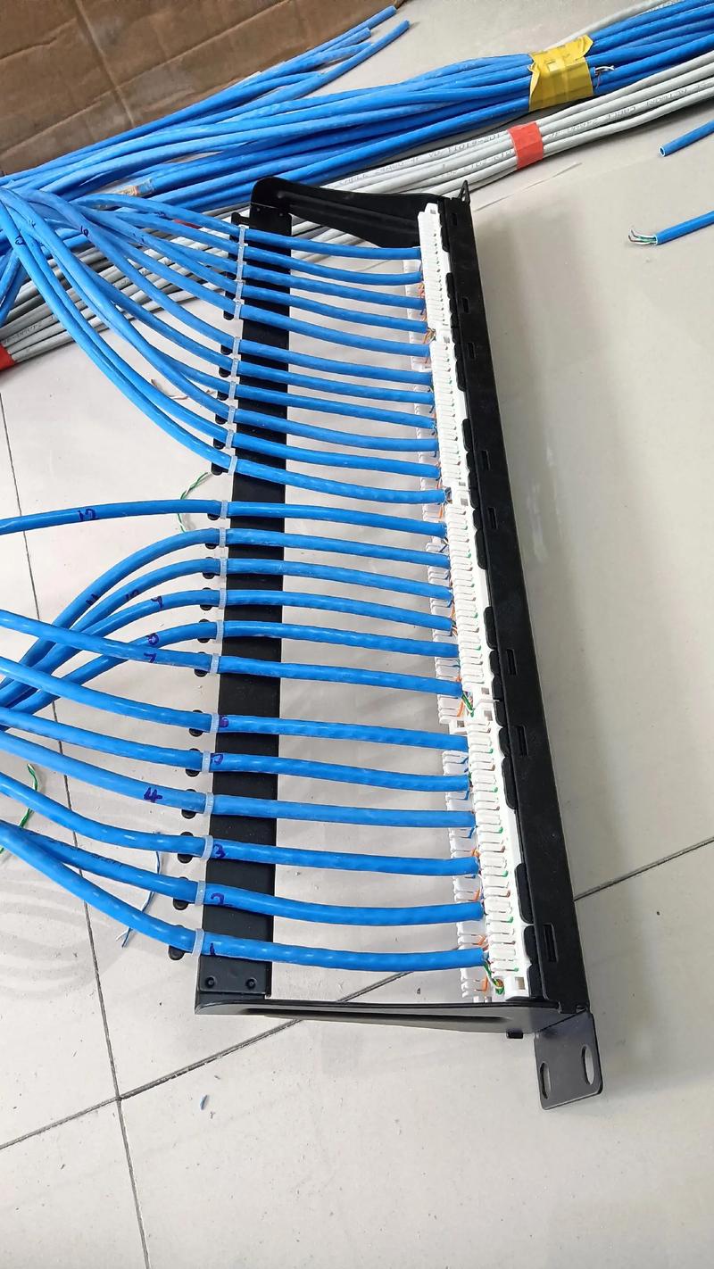 打网络配线架#专业的事交给专业的人 #施工现场实拍 #综合布